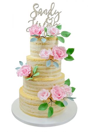 Naked cake met rozen