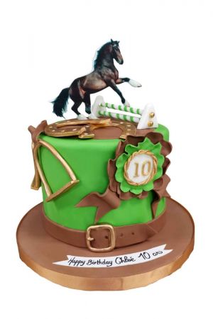 Gâteau d'anniversaire, décor pâte à sucre cheval - La cuisine de