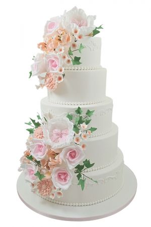 Rose bouquet wedding cake