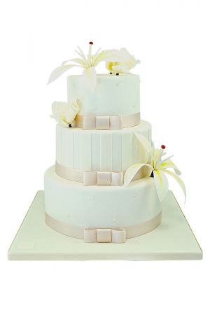 Lillies wedding cake
