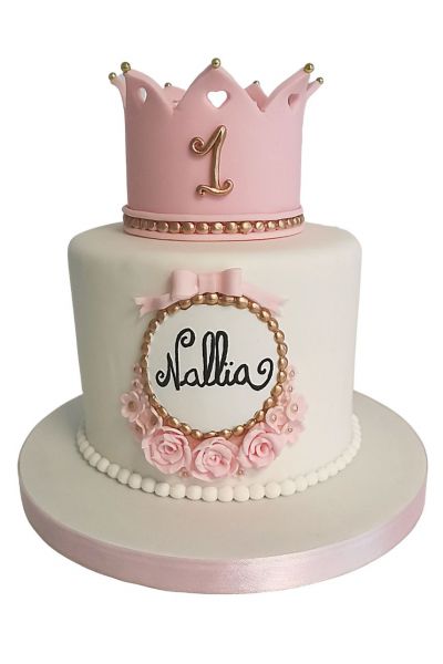 Un vrai gâteau de princesse pour le 1er anniversaire de votre fille, à  réserver directement en ligne.