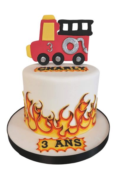 Un gâteau camion de pompier pour les 3 ans de Caillou - Une