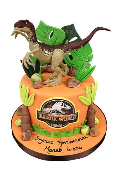 Réservez un gâteau personnalisé thème Jurassic World, la colo du crétacé  pour un fan de dinosaures